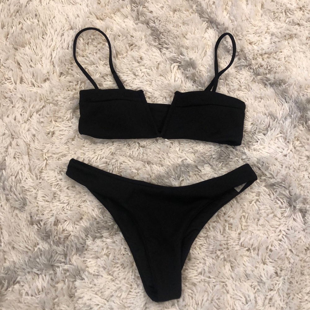 Black deep V bikini